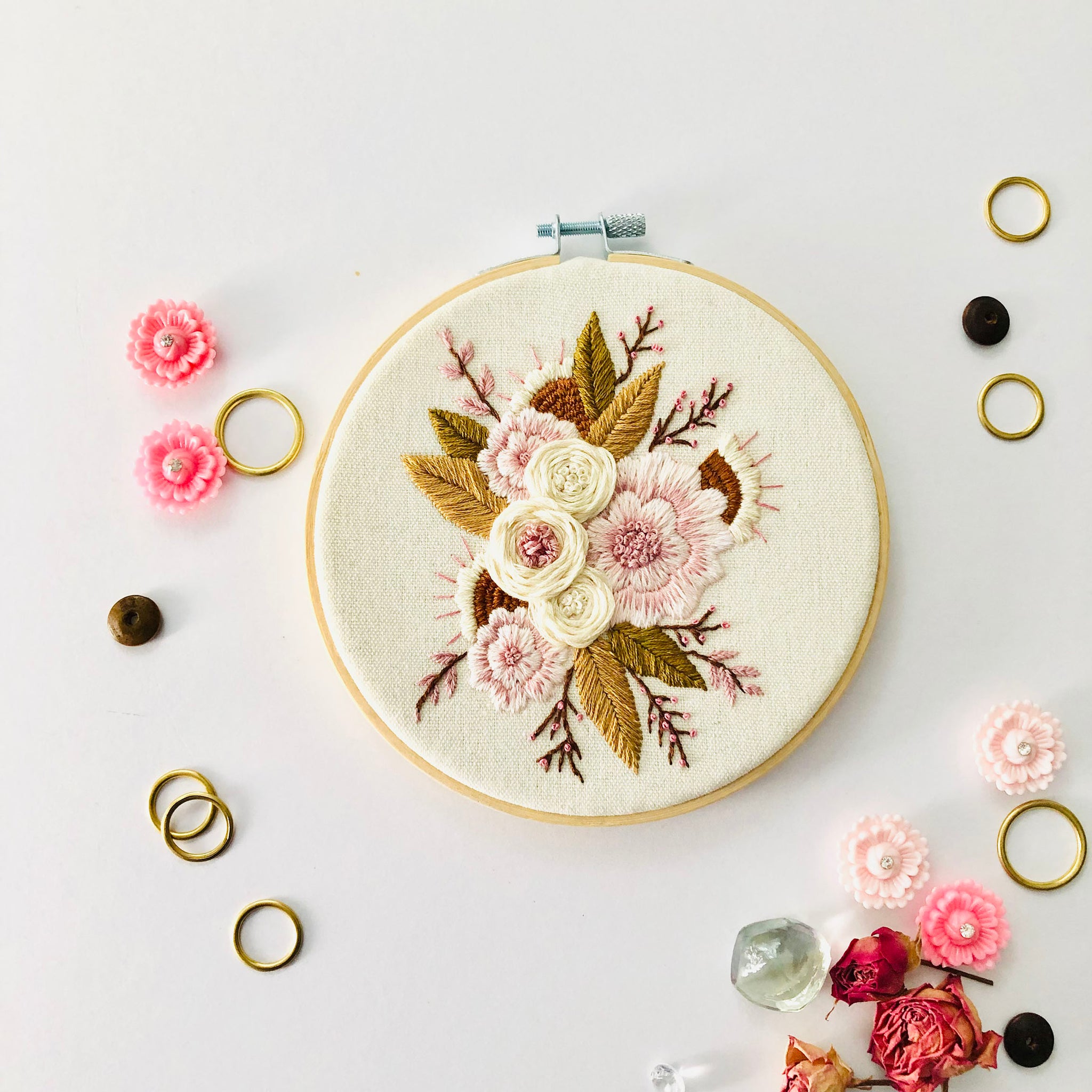 VINTAGE BOUQUET EMBROIDERY KIT